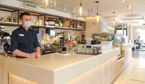Ефимов опроверг информацию о падении выручки ресторанов на 80% из-за QR-кодов