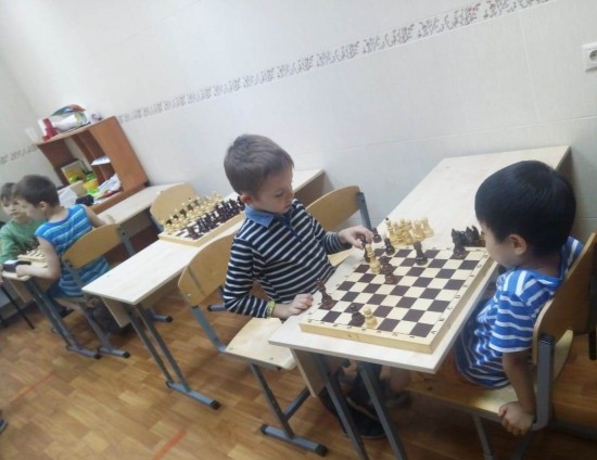 Юные жители Обручевского района развивают свои таланты, изучая шахматы