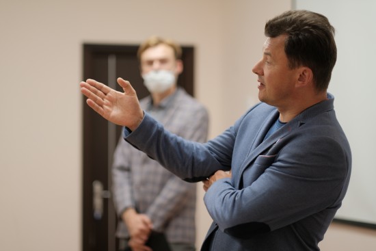Депутат ГД Романенко принял участие в открытии выставки «Интервью ветерана» в ЮЗАО