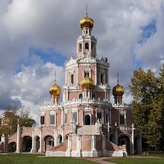 Телеведущий Евгений Попов добился выделения средств на реставрацию Храма Покрова в Филях