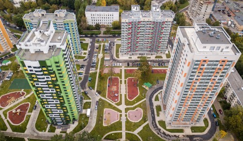 В рамках программы реновации в Конькове в июне 2021 года демонтировали два дома