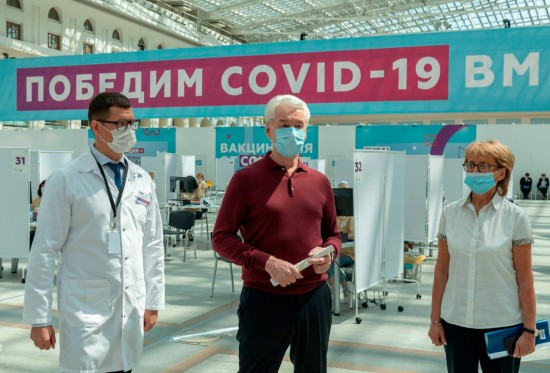 Собянин открыл в Лужниках один из крупнейших в мире центров вакцинации