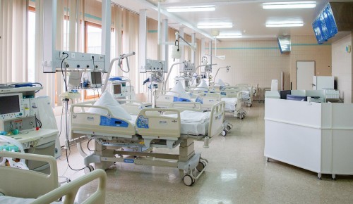 Главврач московской больницы заявил, что жара может ухудшить течение COVID-19