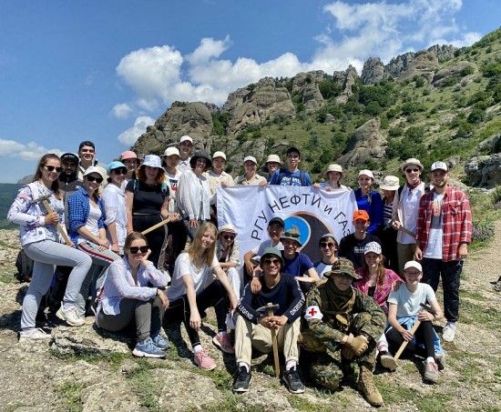 У студентов-геологов Губкинского университета завершилась геологическая практика в Крыму