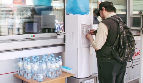 На московских вокзалах до пятницы будут раздавать бесплатную воду из-за жары