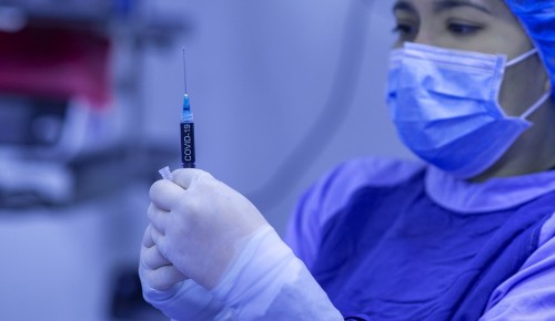 Более 75% сотрудников школы №1212 в Ясеневе сделали прививку от COVID-19