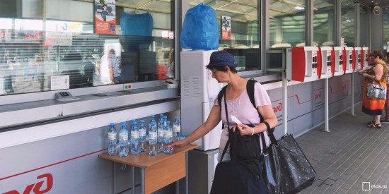 Раздача бесплатной воды на московских вокзалах продолжится до пятницы