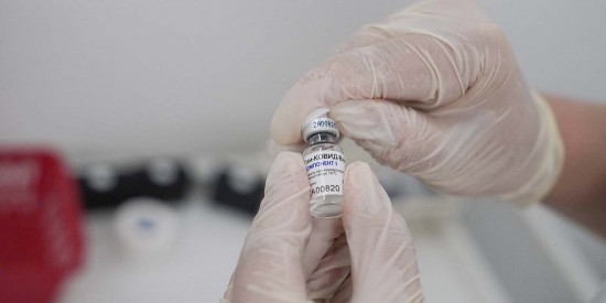 Почти 70% врачей в Москве сделали прививку от коронавируса