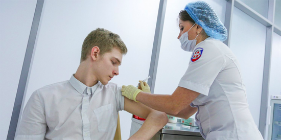 Около 70% медработников в Москве вакцинировались от COVID-19