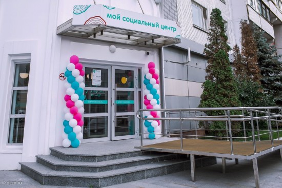 Пожилых жителей Ломоносовского района МСЦ приглашает на онлайн-мероприятия в честь своего дня рождения