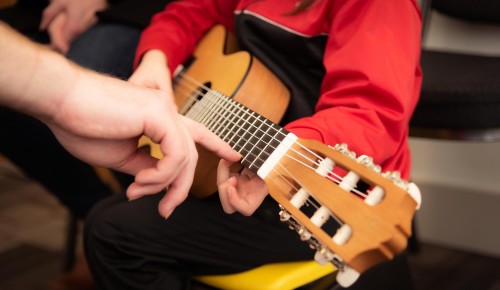 Культурный центр «Лира»  Южного Бутова приглашает на работу преподавателя игры на гитаре