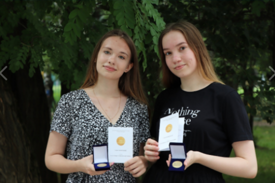 Шесть выпускников школы №554 стали медалистами