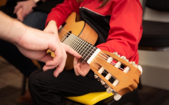Культурный центр «Лира»  Южного Бутова приглашает на работу преподавателя игры на гитаре