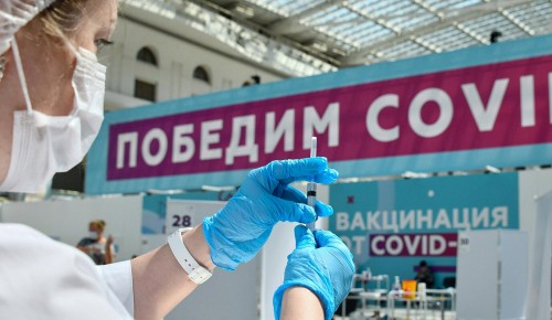 Сделать прививку от коронавируса жители Обручевского района могут в торговом центре «РИО»