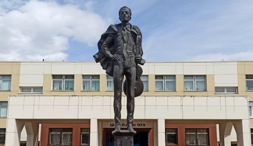В Теплом Стане к 2022 году отреставрируют памятник Булату Окуджаве