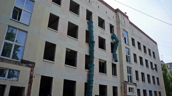 Новый фасад начали возводить в поликлинике № 134 в Ясеневе