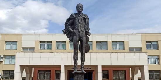 Памятник Булату Окуджаве отреставрируют в Теплом Стане 