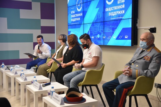 Роман Романенко обсудил с волонтёрами и «молодогвардейцами» вопросы патриотического воспитания
