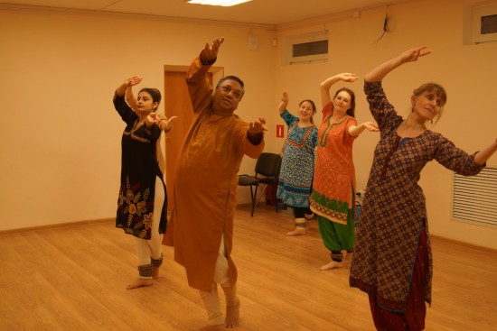 В «Хорошем настроении» работает студия индийского танца «Таранг»
