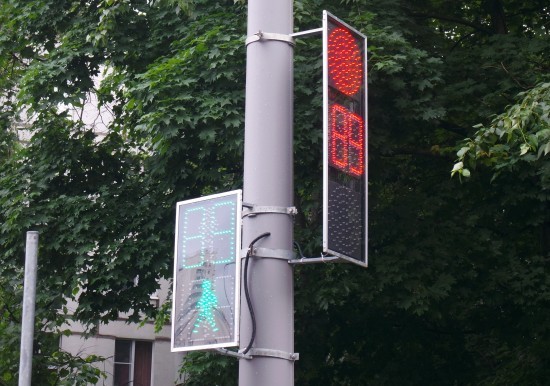 Сомещенная фаза светофора работает на шести перекрестках в ЮЗАО