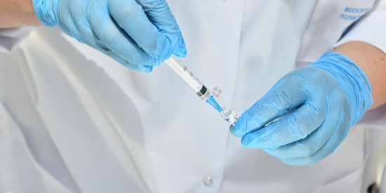 От COVID-19 в центре вакцинации в «Лужниках» прививку получили уже несколько десятков тысяч человек