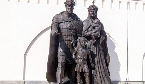 Монумент с Дмитрием Донским и Евфросинией Московской попал в список лучших памятников столицы