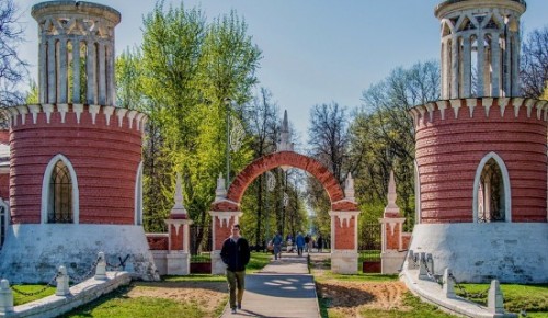 В Воронцовском парке заменят плиточное покрытие