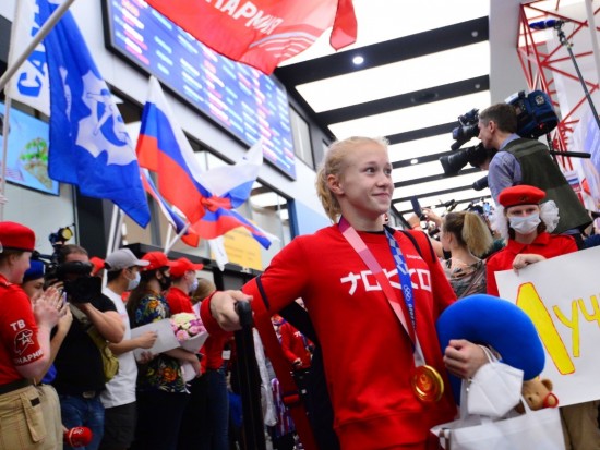 Воспитанница отделения "Олимпия" и чемпионка ОИ-2020 Виктория Листунова вернулась в Москву из Токио