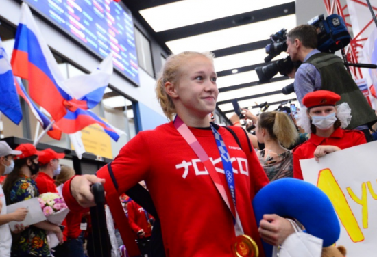 Воспитанница "Самбо-70" Виктория Листунова, ставшая олимпийской чемпионкой по спортивной гимнастике, вернулась домой