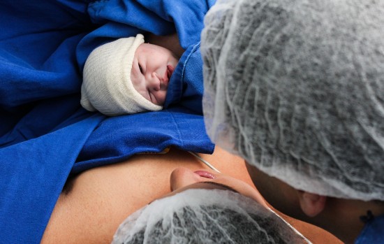 Автоинспекторы ЮЗАО оперативно доставили мать с новорожденным ребенком в роддом