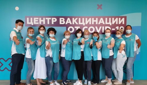 В ТЦСО "Ломоносовский" рассказали о том, как сотрудники помогают туристам в вакцинации от коронавируса