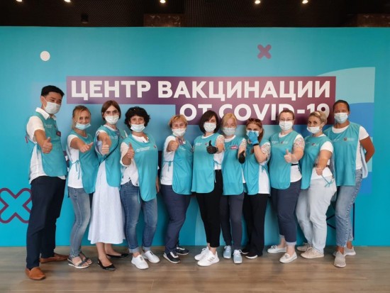 В ТЦСО "Ломоносовский" рассказали о том, как сотрудники помогают туристам в вакцинации от коронавируса