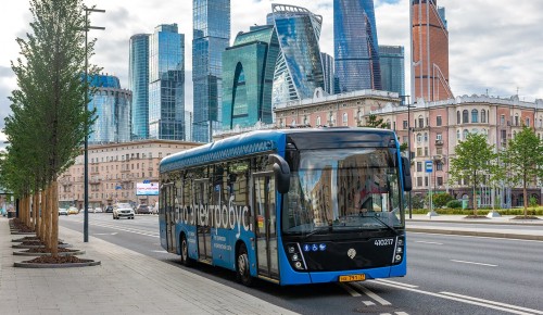 На улицы Москвы вышел 700-й электробус – Собянин