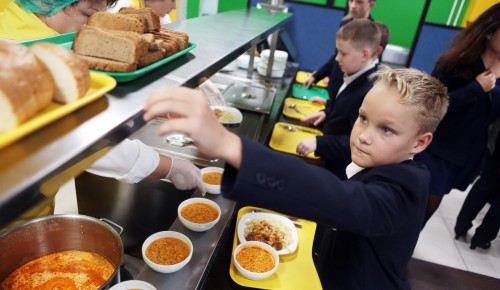 Школа №51 предупредила о начале приеме заявлений на предоставление бесплатного питания