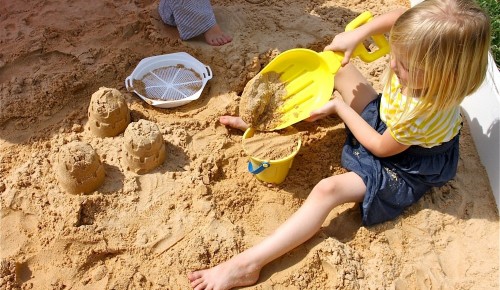 В школе №113 прошел конкурс поделок из песка "Песочная фантазия"
