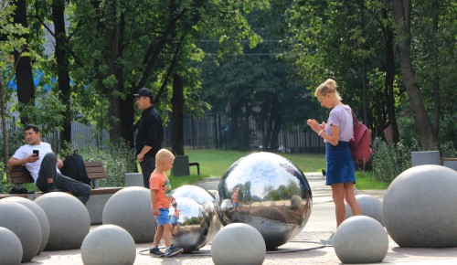 "Три шара" для Зюзина. По программе "Мой район" тут создали футуристический фонтан