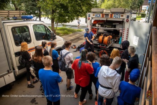 Герои без плащей: московские школьники познакомились с работой