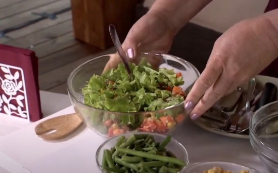 Жители Теплого Стана могут приготовить вкусный и полезный салат по рецепту участницы "Московского долголетия"