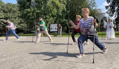 В Воронцовском парке продолжаются занятия для участников проекта «Московское долголетие»