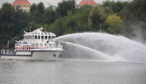 Пожары тушат с воды. Уникальный корабль обеспечивает спокойствие жителей Гагаринского района