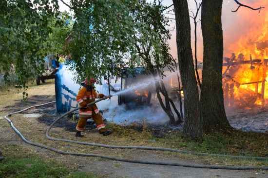 В Южном Бутове московские спасатели потушили пожар в частном доме