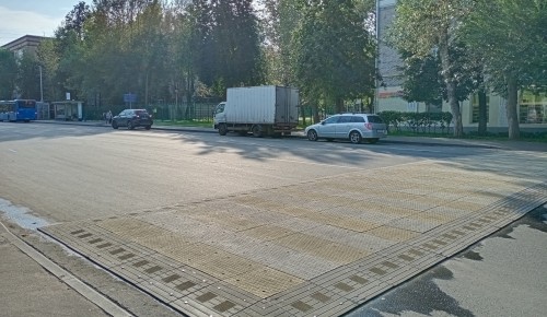 В Котловке появились рельефные пешеходные переходы