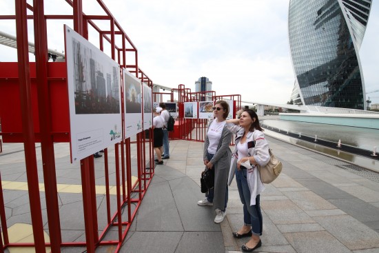 Город будущего на "Планете Москва".  Открылась выставка финалистов  конкурса  фотографии