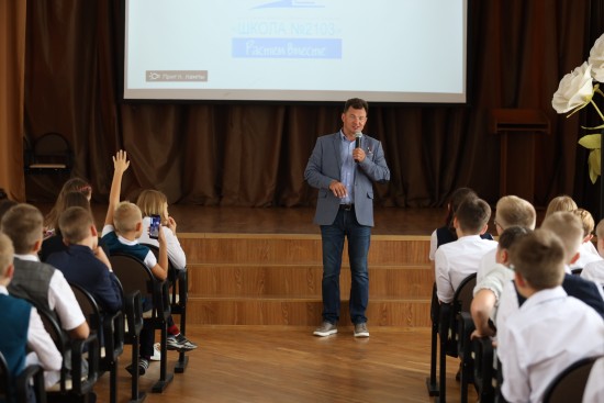 Роман Романенко провёл урок мира для школьников юго-запада Москвы