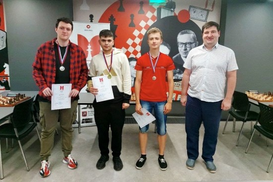 Юный шахматист с Воробьёвых гор победил в полуфинале чемпионата Москвы по молниеносным шахматам