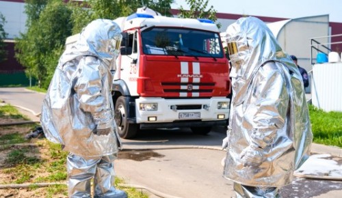 Всегда готовы прийти на помощь: пожарные и спасатели провели тренировки в Апаринках