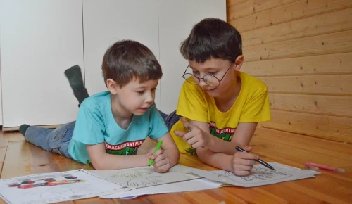 Воспитатели Образовательного комплекса "Юго-Запад" рассказали секреты обучения детей рисованию