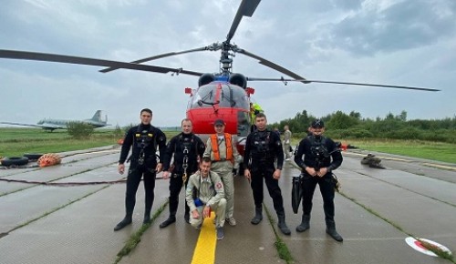 Спасатели Московского авиацентра получили допуски к спасению людей с воды