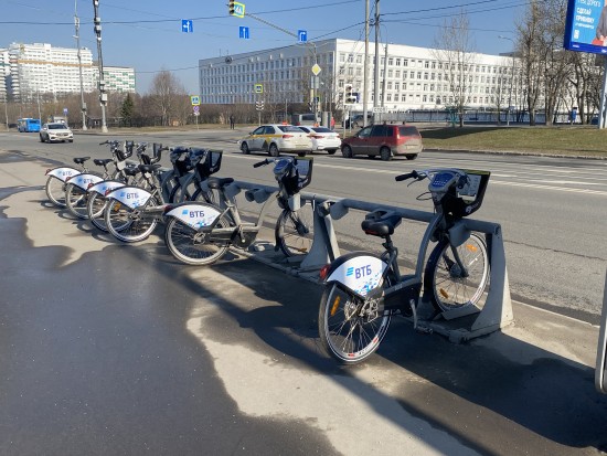 До ноября жители Обручевского района могут арендовать велосипеды «Велобайк»