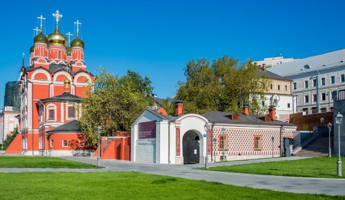 Более 200 бесплатных экскурсий  ко Дню туризма подготовили для горожан в Москве
